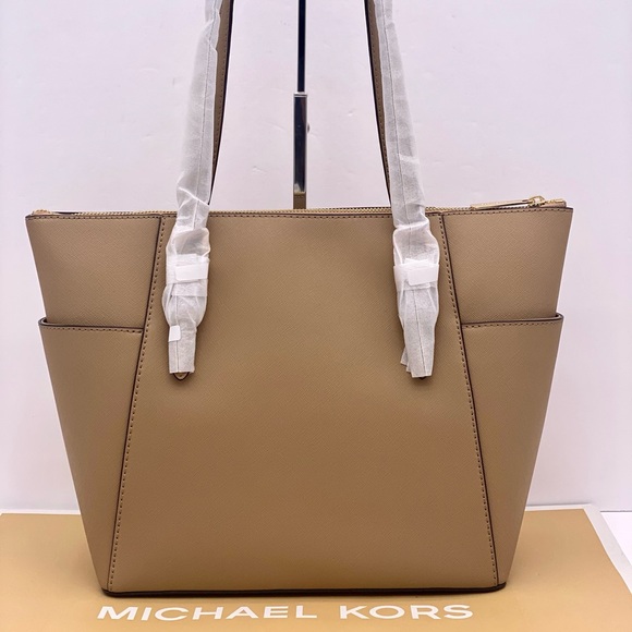 MICHAEL KORS CHARLOTTE
LARGE TOP ZIP TOTE SHOULDER BAG CAMEL COLOR - Picture 4 of 11